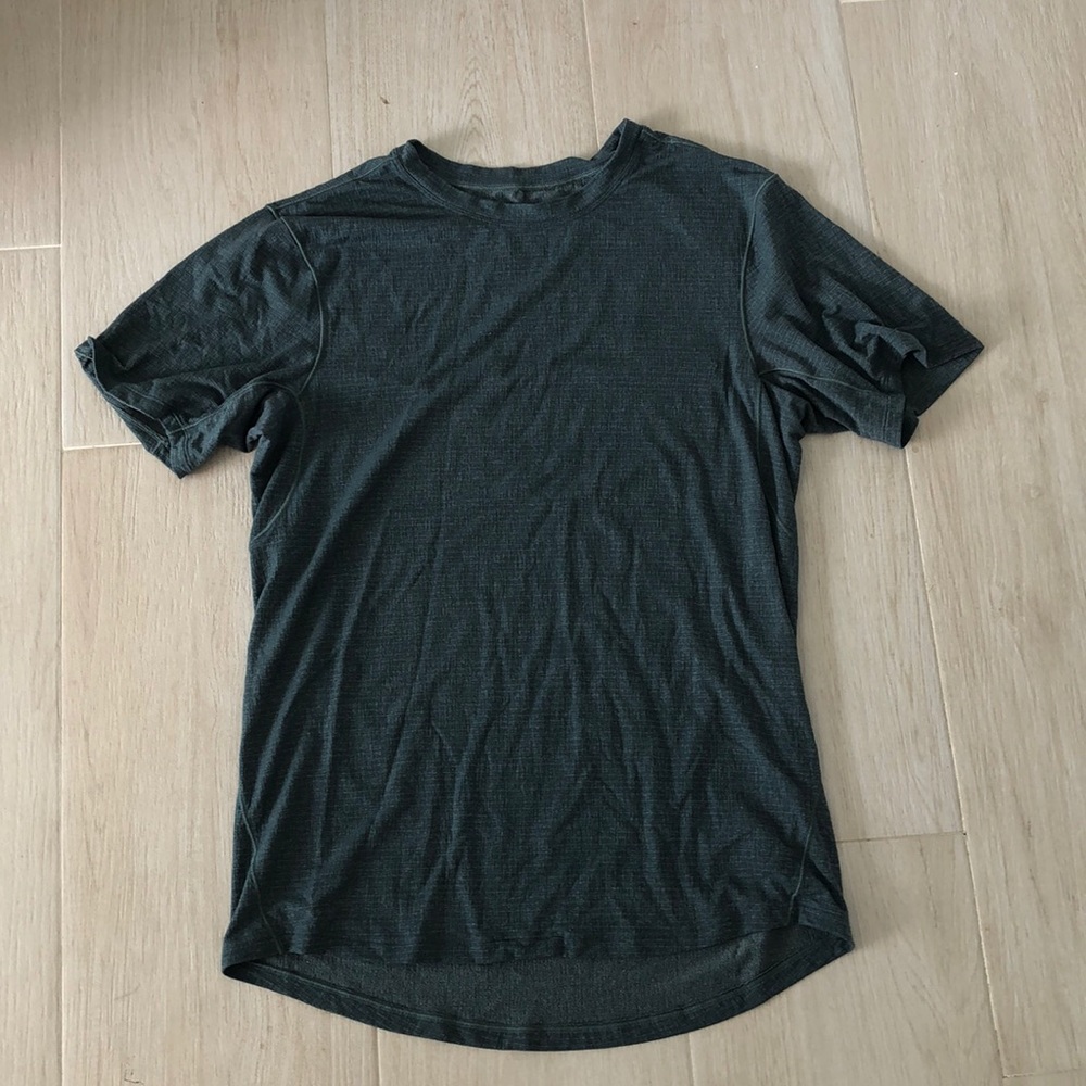 Lululemon men’s top